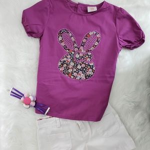 Beautiful Set with Floral Edges Details